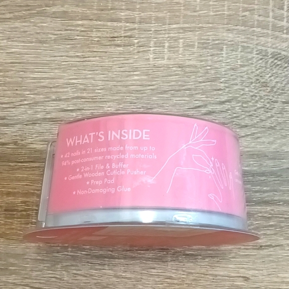 Press-On Nails - Picture 3 of 5